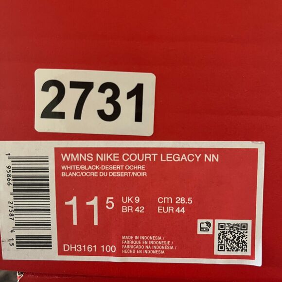 Nike White Athletic Shoes Classic Court Style - Picture 8 of 8